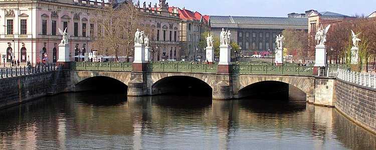 Дворцовый мост в Берлине Дворцовый мост в Берлине