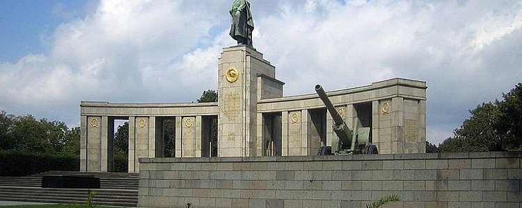 Мемориал павшим советским воинам в Берлине