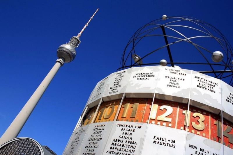 Берлинские часы мира